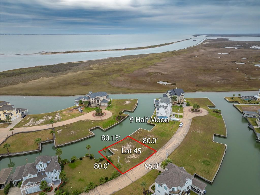 9 Half Moon, Hitchcock, TX 77563