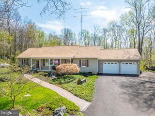 2135 STERNERS RD, Green Lane, PA 18054