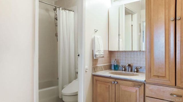 200 High Point Drive 214, Hartsdale, NY 10530