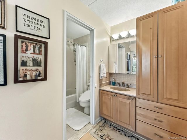 200 High Point Drive 214, Hartsdale, NY 10530