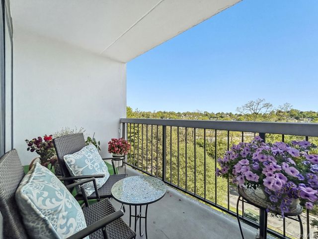 200 High Point Drive 214, Hartsdale, NY 10530