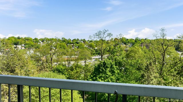 200 High Point Drive 214, Hartsdale, NY 10530