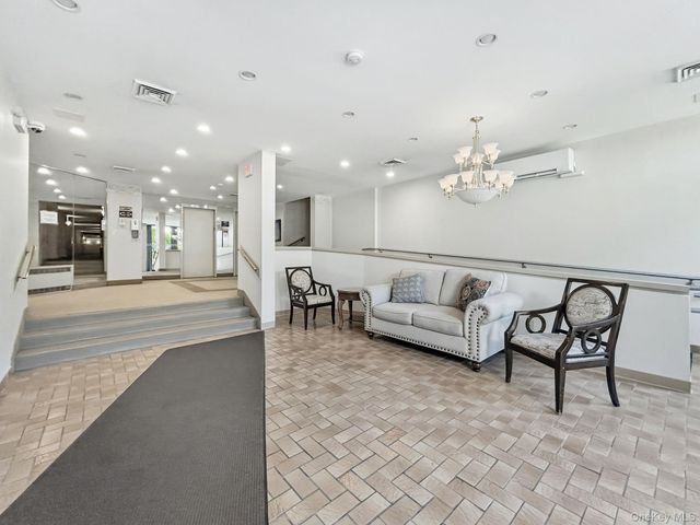 200 High Point Drive 214, Hartsdale, NY 10530