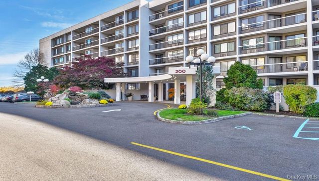 200 High Point Drive 214, Hartsdale, NY 10530