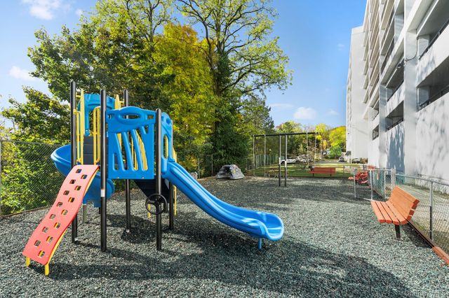 200 High Point Drive 214, Hartsdale, NY 10530
