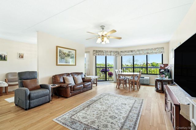 200 High Point Drive 214, Hartsdale, NY 10530