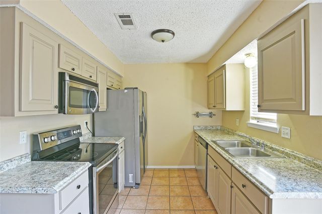 619 Timberline Drive, Hurst, TX 76053