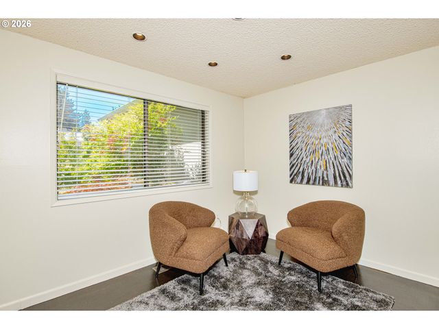 9 BRITTEN Ct, Lake Oswego, OR 97035