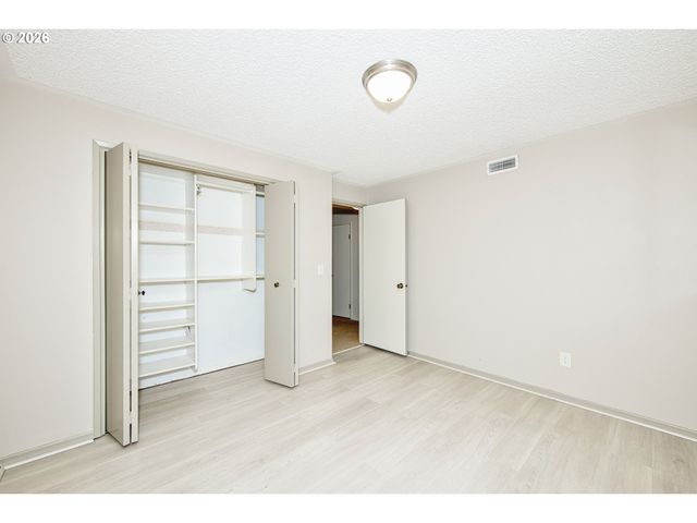 9 BRITTEN Ct, Lake Oswego, OR 97035