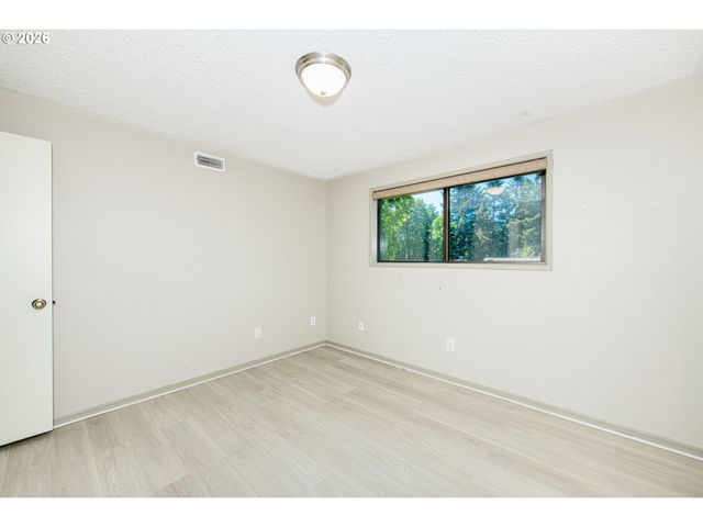 9 BRITTEN Ct, Lake Oswego, OR 97035