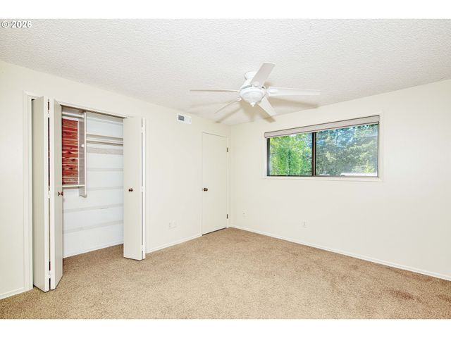 9 BRITTEN Ct, Lake Oswego, OR 97035