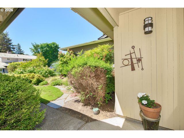 9 BRITTEN Ct, Lake Oswego, OR 97035