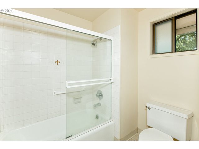 9 BRITTEN Ct, Lake Oswego, OR 97035
