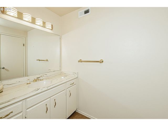 9 BRITTEN Ct, Lake Oswego, OR 97035