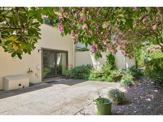 9 BRITTEN Ct, Lake Oswego, OR 97035