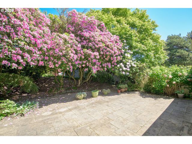 9 BRITTEN Ct, Lake Oswego, OR 97035