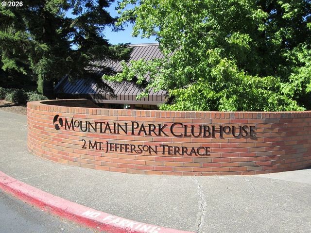 9 BRITTEN Ct, Lake Oswego, OR 97035