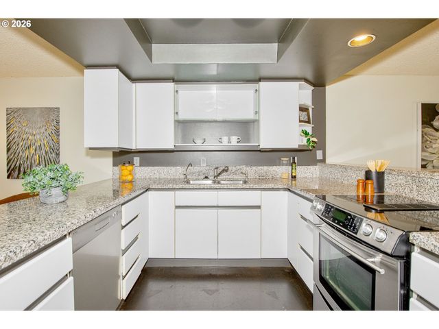 9 BRITTEN Ct, Lake Oswego, OR 97035