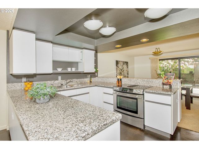 9 BRITTEN Ct, Lake Oswego, OR 97035