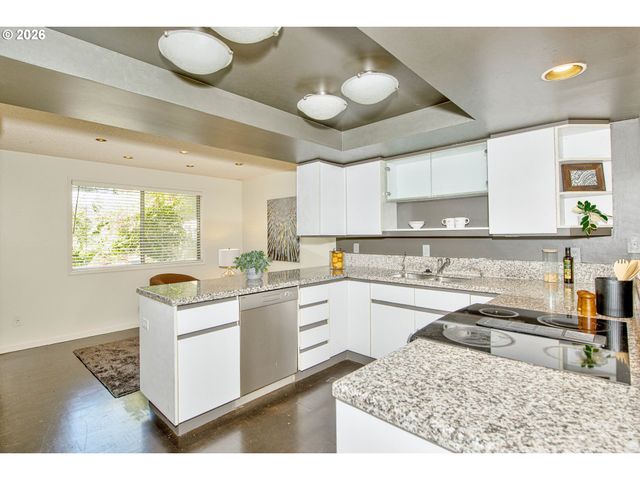 9 BRITTEN Ct, Lake Oswego, OR 97035