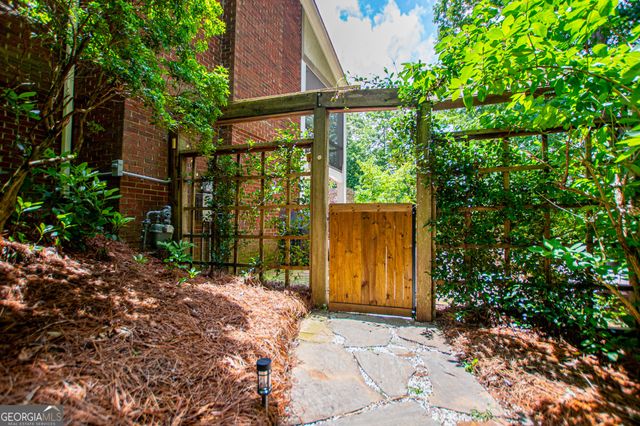 150 Laurel Lakes Drive, Carrollton, GA 30116