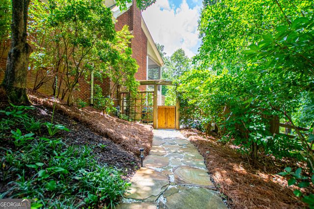 150 Laurel Lakes Drive, Carrollton, GA 30116