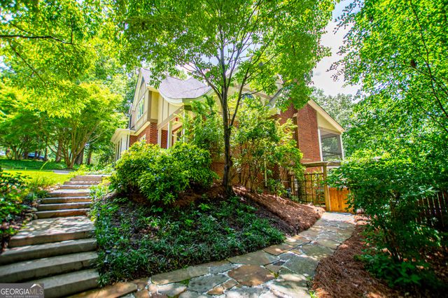 150 Laurel Lakes Drive, Carrollton, GA 30116