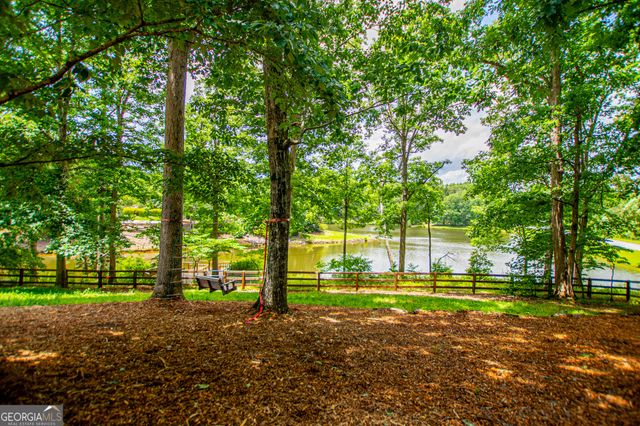 150 Laurel Lakes Drive, Carrollton, GA 30116