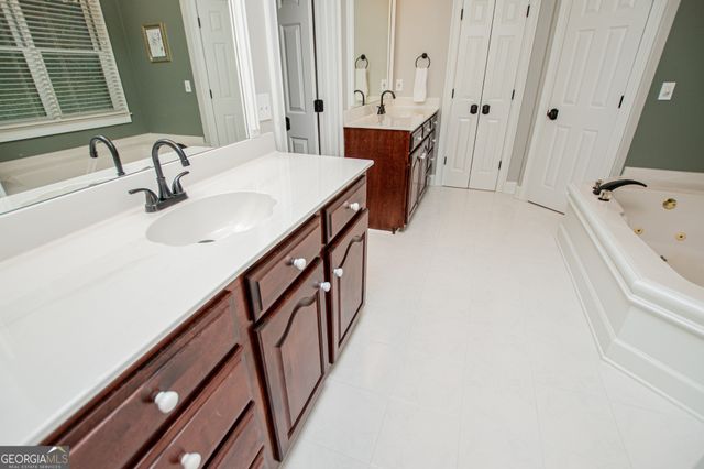 150 Laurel Lakes Drive, Carrollton, GA 30116