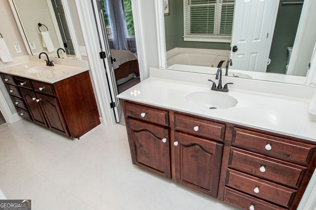 150 Laurel Lakes Drive, Carrollton, GA 30116