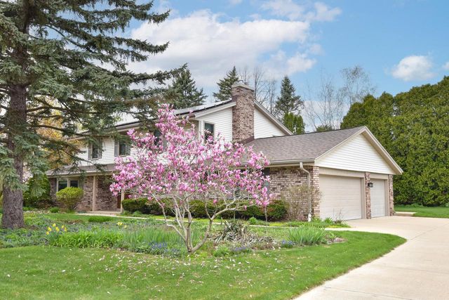 2520 W Margaretta COURT, Glendale, WI 53209