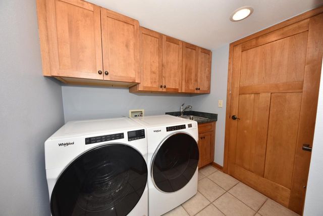 2520 W Margaretta COURT, Glendale, WI 53209