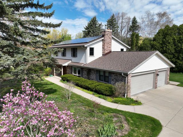 2520 W Margaretta COURT, Glendale, WI 53209