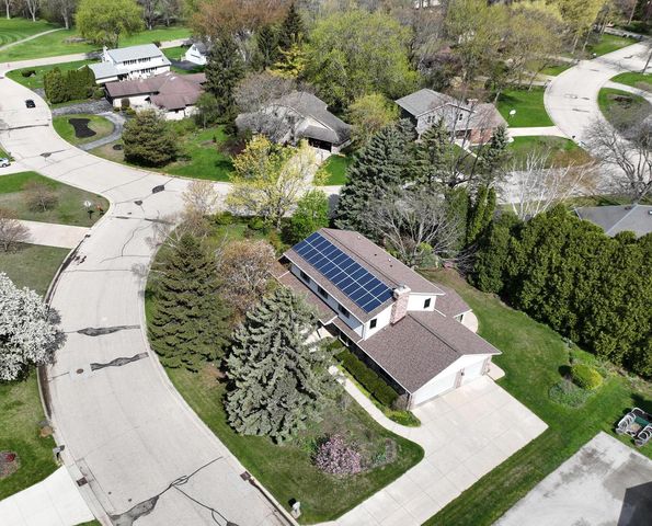 2520 W Margaretta COURT, Glendale, WI 53209