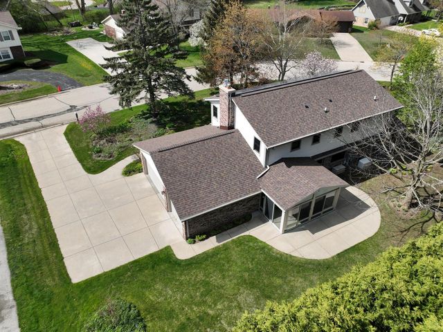 2520 W Margaretta COURT, Glendale, WI 53209