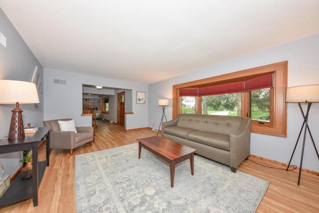 2520 W Margaretta COURT, Glendale, WI 53209