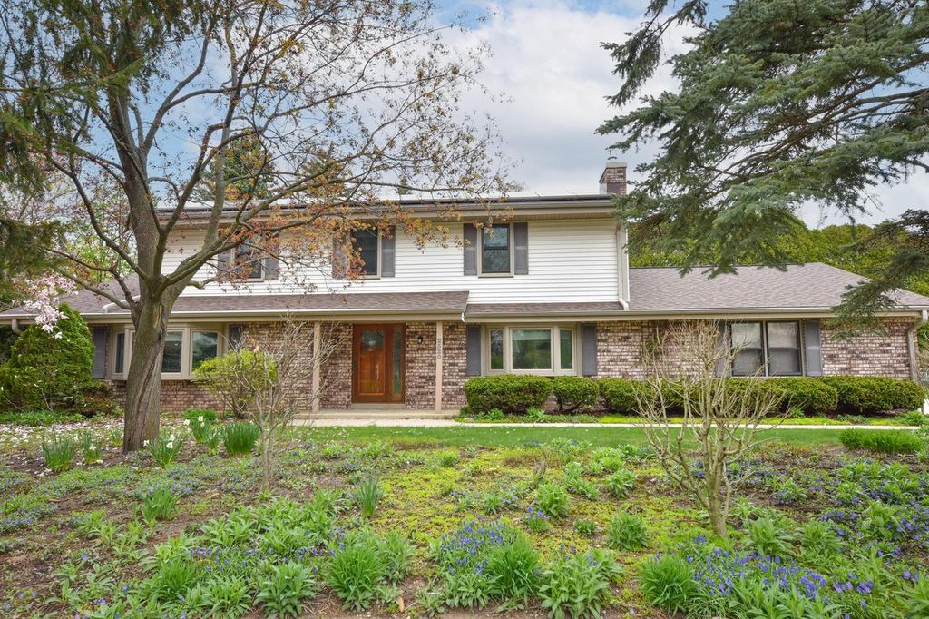 2520 W Margaretta COURT, Glendale, WI 53209