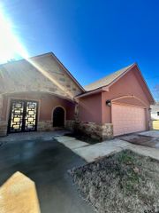 910 E 8TH ST, Mount Pleasant, TX 75455