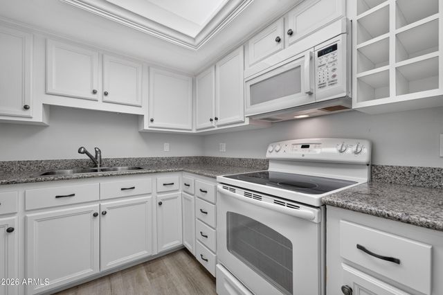 5102 N 31ST Place 433, Phoenix, AZ 85016