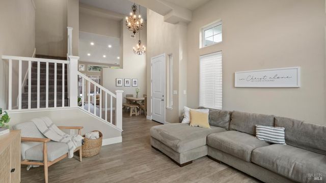 1843 Bella Vista Way, Santa Rosa, CA 95403