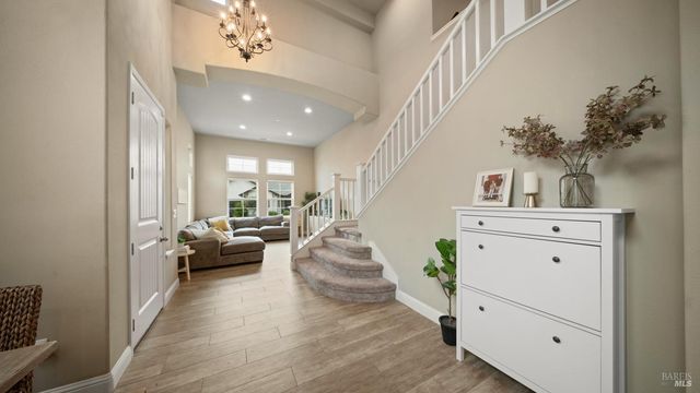1843 Bella Vista Way, Santa Rosa, CA 95403