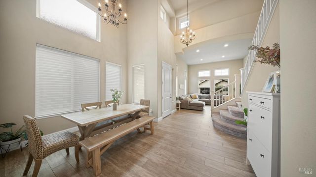 1843 Bella Vista Way, Santa Rosa, CA 95403