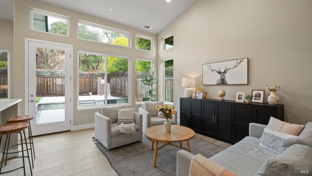 1843 Bella Vista Way, Santa Rosa, CA 95403