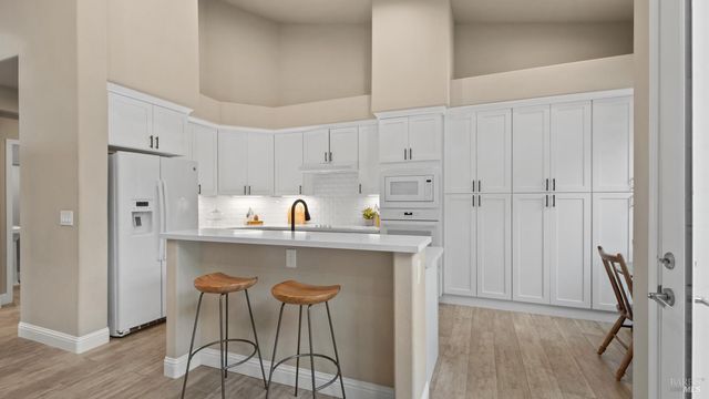 1843 Bella Vista Way, Santa Rosa, CA 95403