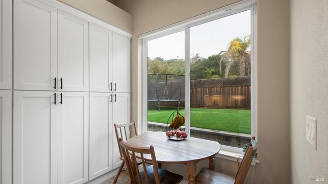 1843 Bella Vista Way, Santa Rosa, CA 95403