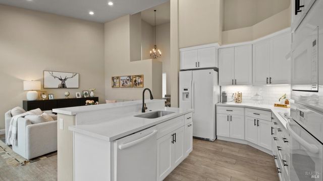 1843 Bella Vista Way, Santa Rosa, CA 95403