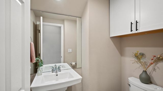 1843 Bella Vista Way, Santa Rosa, CA 95403