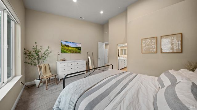 1843 Bella Vista Way, Santa Rosa, CA 95403