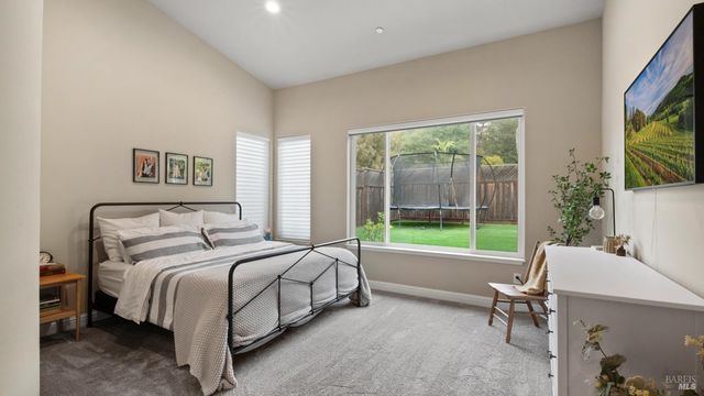 1843 Bella Vista Way, Santa Rosa, CA 95403