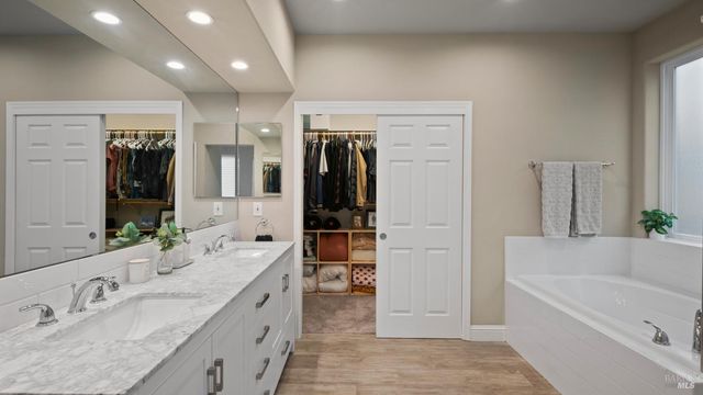 1843 Bella Vista Way, Santa Rosa, CA 95403